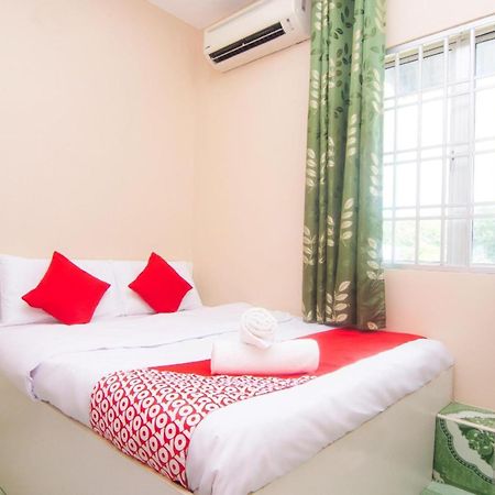 Oyo 1224 Hotel Hajah Rohayah Tanjong Malim Exterior foto