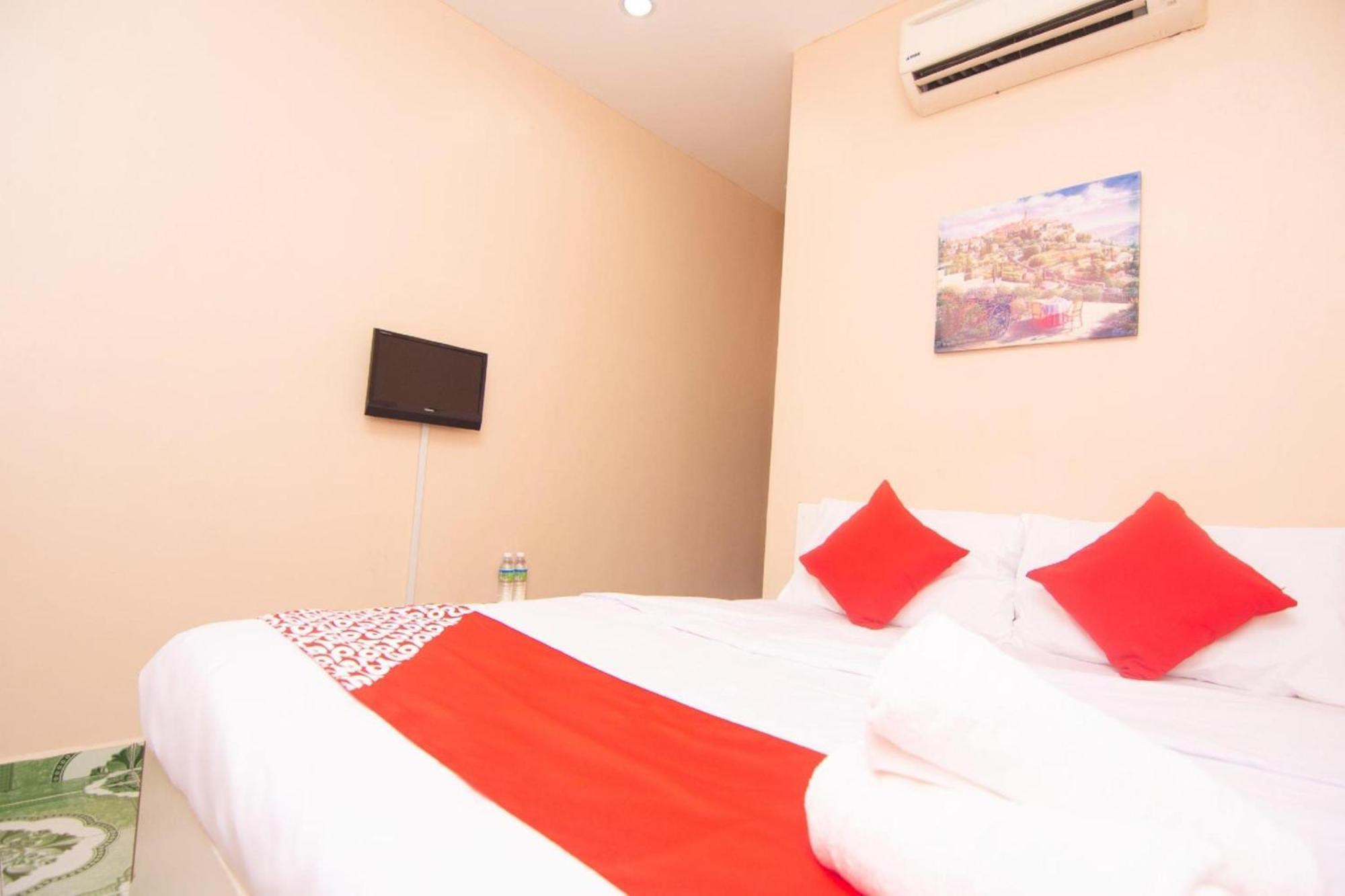 Oyo 1224 Hotel Hajah Rohayah Tanjong Malim Exterior foto