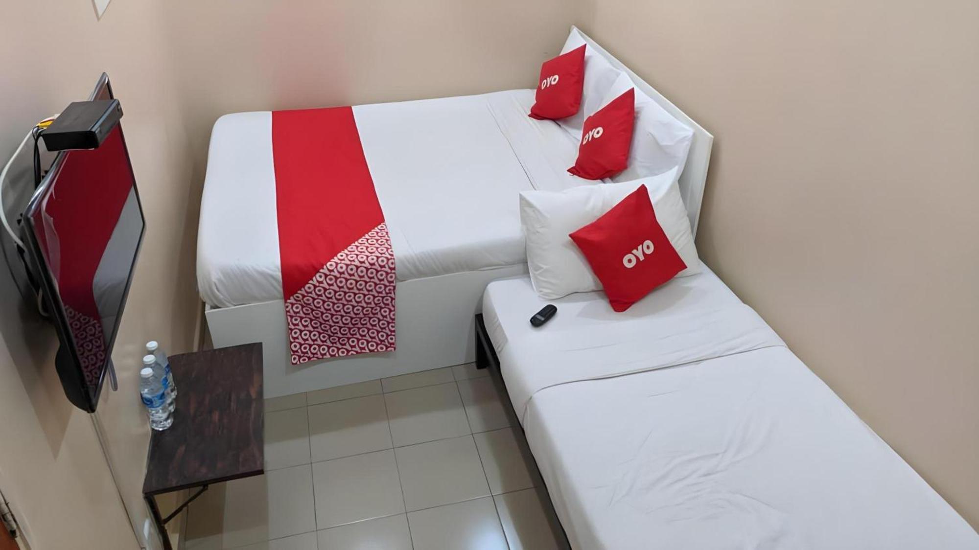 Oyo 1224 Hotel Hajah Rohayah Tanjong Malim Exterior foto