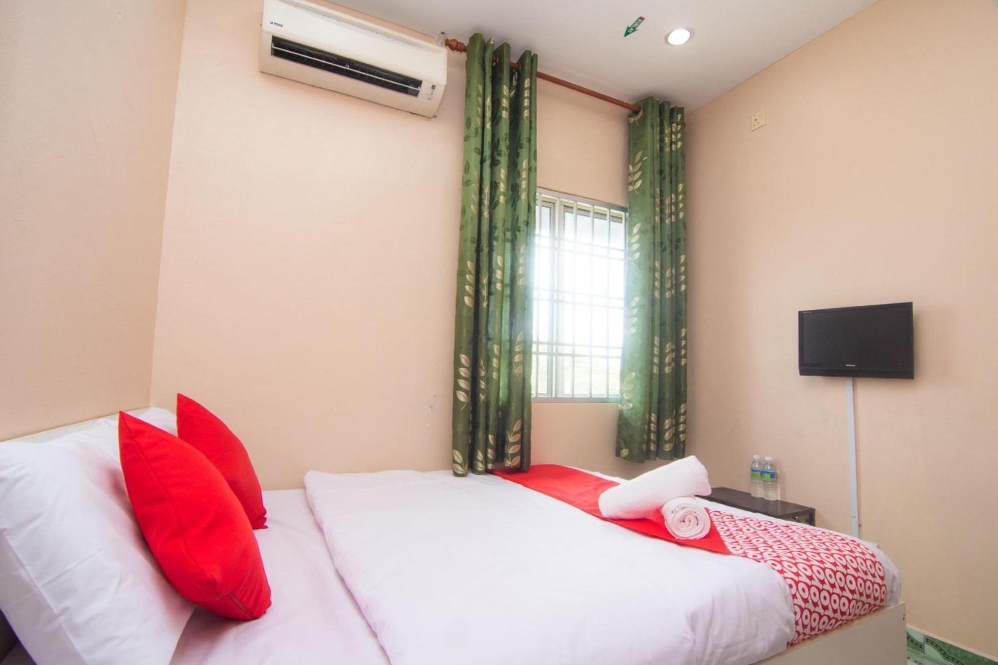 Oyo 1224 Hotel Hajah Rohayah Tanjong Malim Exterior foto