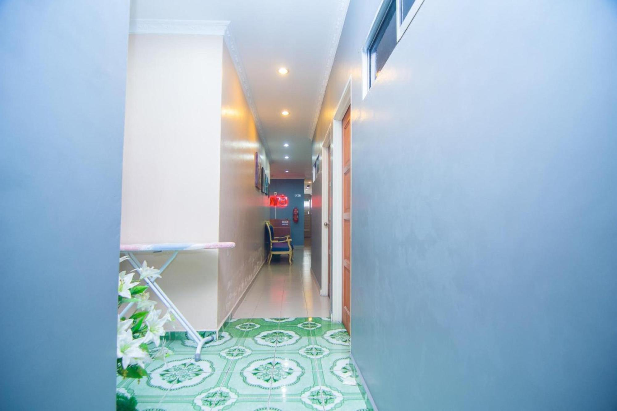 Oyo 1224 Hotel Hajah Rohayah Tanjong Malim Exterior foto