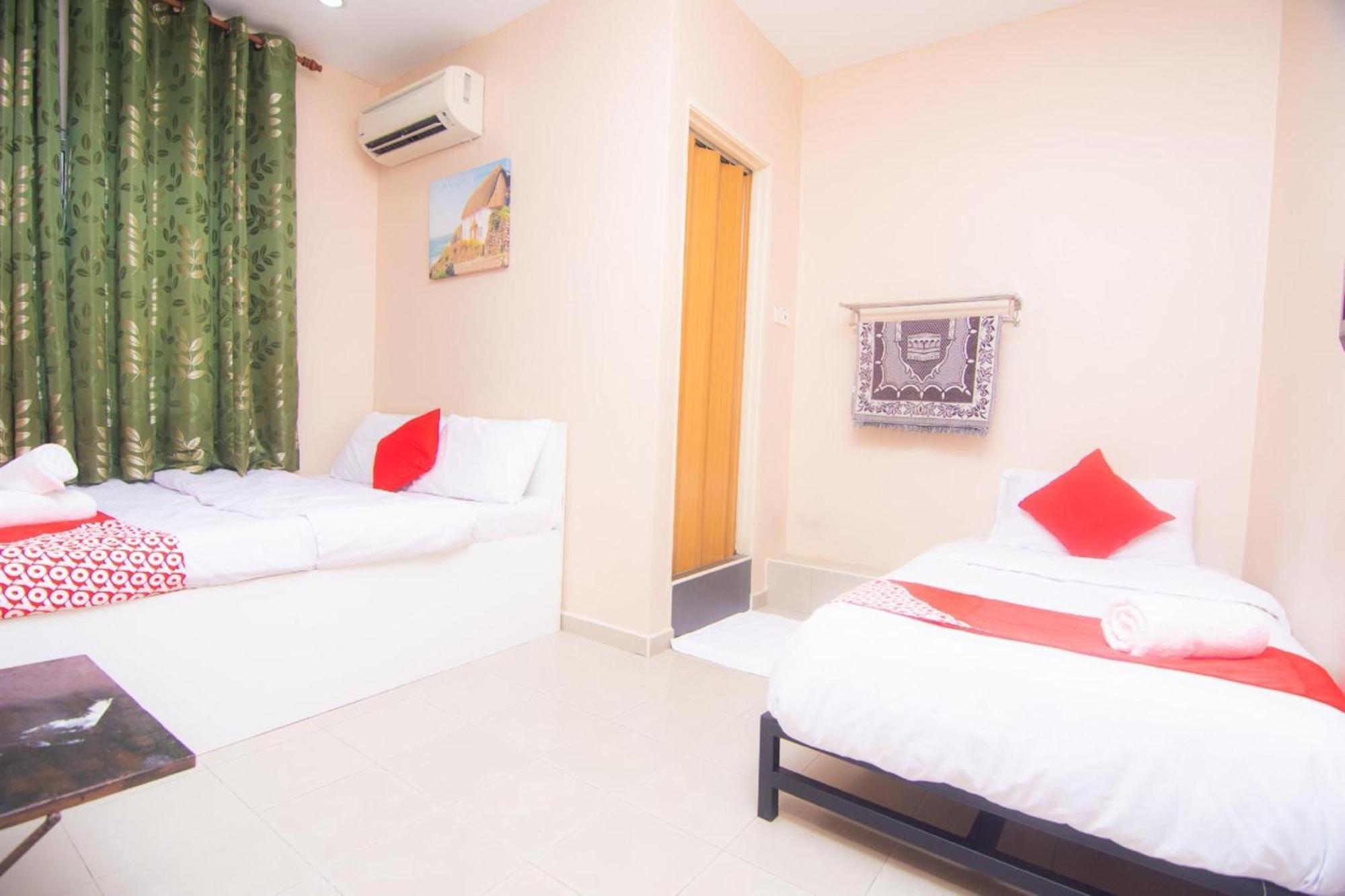 Oyo 1224 Hotel Hajah Rohayah Tanjong Malim Exterior foto