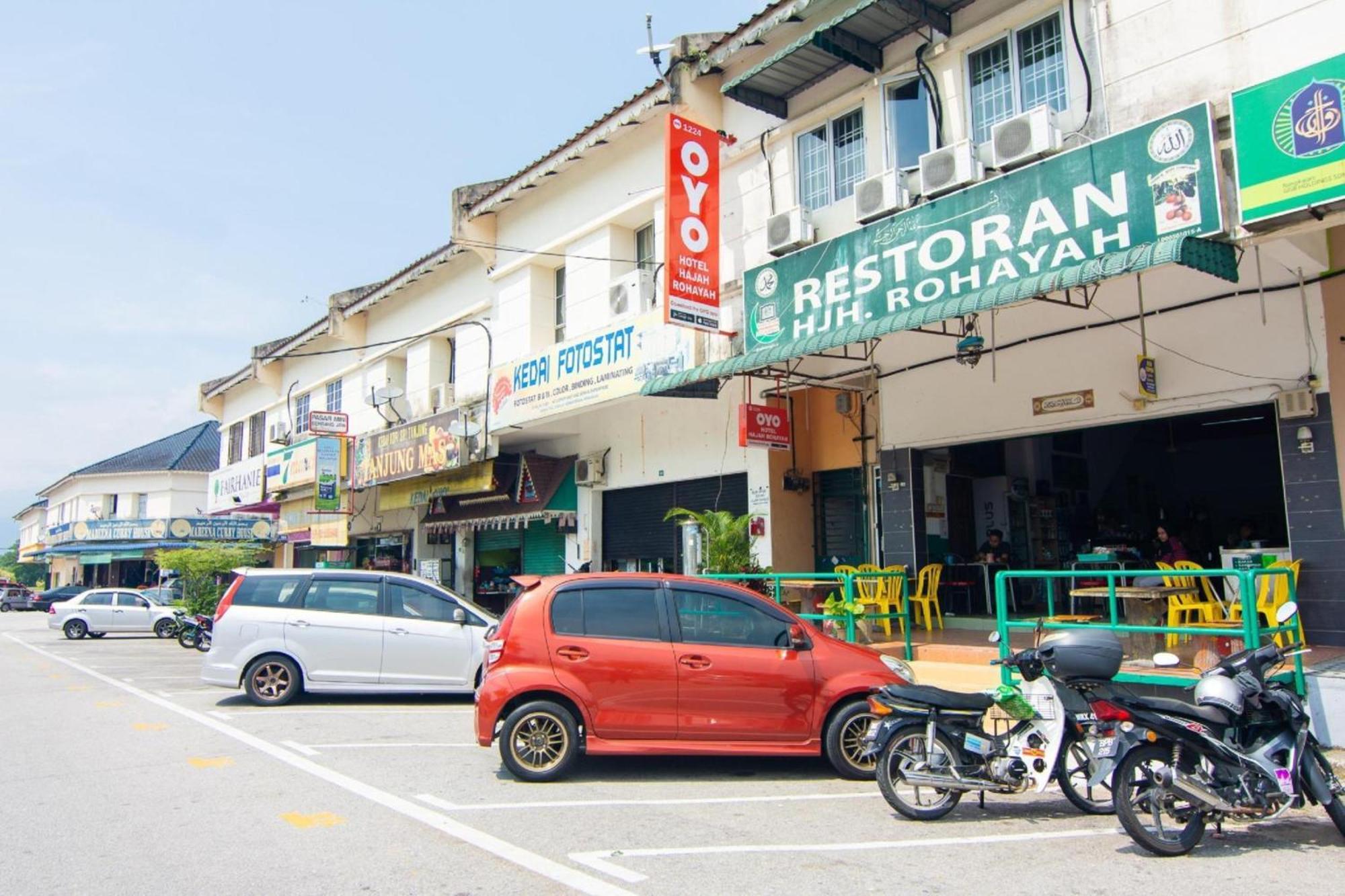 Oyo 1224 Hotel Hajah Rohayah Tanjong Malim Exterior foto